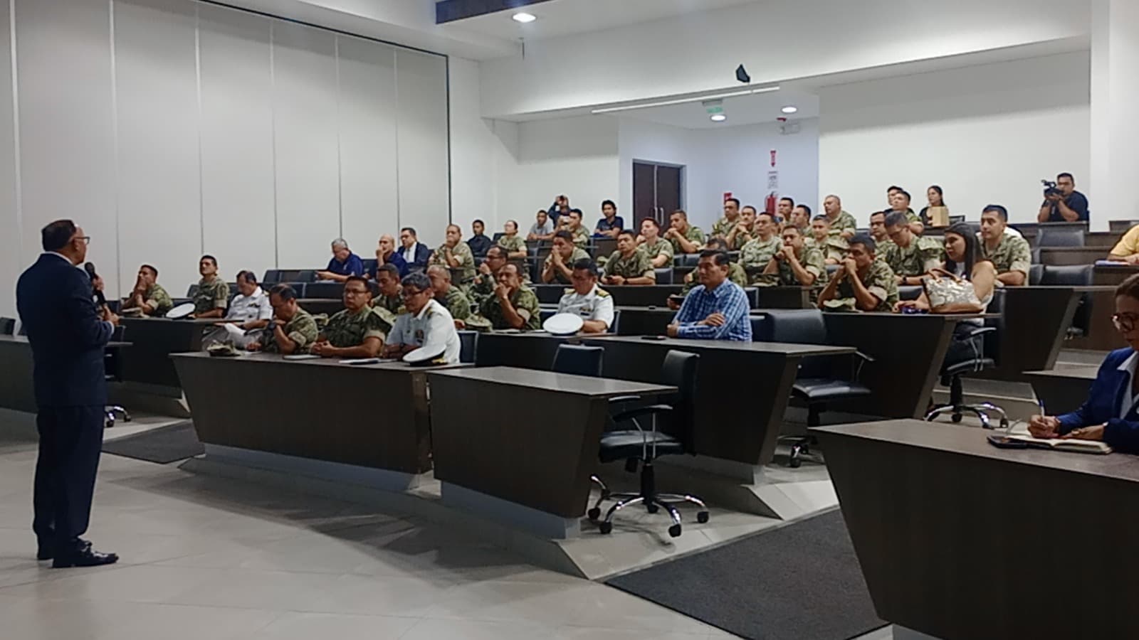 Charlas y conferencias — Ponencias sobre Inteligencia Artificial aplicada