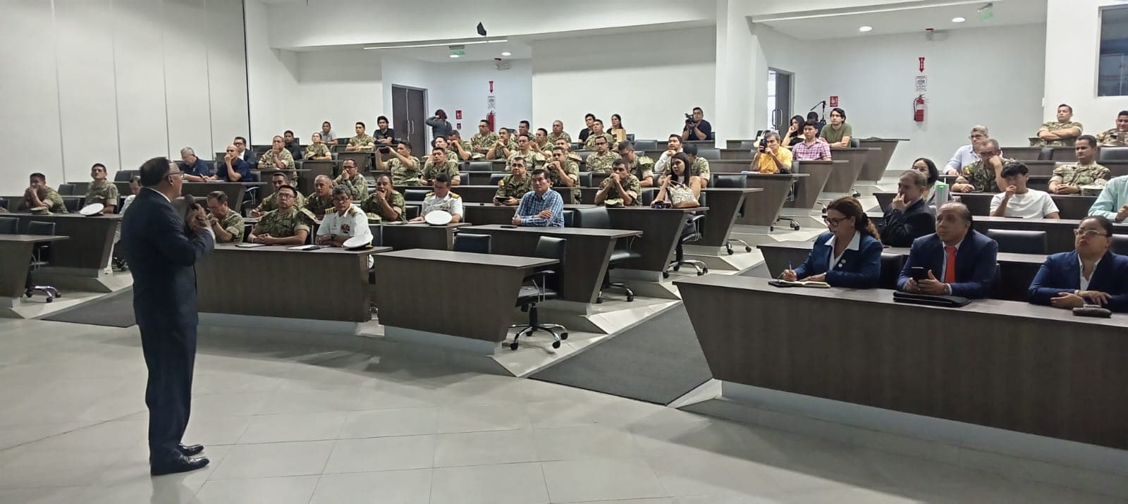 Charlas y conferencias — Ponencias sobre Inteligencia Artificial aplicada